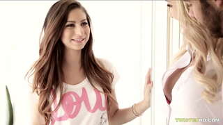 Diniwed gwarchodwr yn cael threesomed