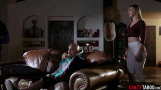 Babe Jillian Janson knelt kwaye sucked omkhulu dick kwaye afunyanwe hardcore pussy fucking emva kokuba