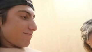 Noor kutt saab hea deepthroat alates blond MILF