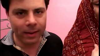 Morda Guy anzjani fil-Vaganzi Indjan Wilfe għall-Flus Qerq Anzjani