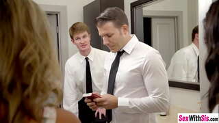 Dick is-Sinjura Faris u l-Whitney Wright jgawdu iebsa threesom-sess wara li tinġibed-wiċċ