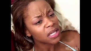 Gattino è catturato da un nano