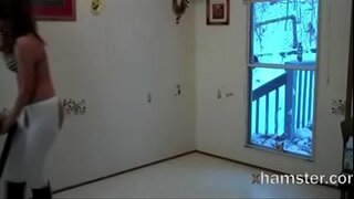 Эксгібіцыяніст, вытирающий галышом для подметальщика, які абышоў бокам!