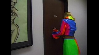 Metro - utihni In me ne - scene 1