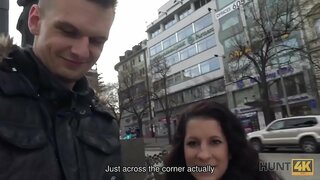 HUNT4K.Hunter isib beach hot Jocelyne Z fuq Vaclav tal-kwadru tal-fi Praga