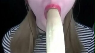 Χαριτωμένα κορίτσια αρέσουν τα φρούτα