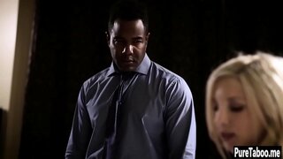 Sexy babe sucks omkhulu nzima omnyama cock