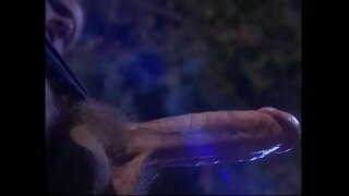 Procace ravenhaired babe ottiene pestate da seguaci come rituale di culto del Diavolo