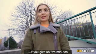 Caty चुम्बनले मा FakeHub