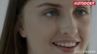 لنا ریف) بابا سفت می شود به بازی و انفجار با دو مدل شخص ساده و معصوم یورو داغ