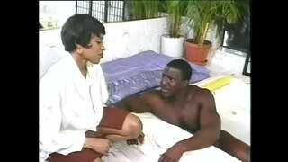 Lucky cara preta é feliz para foder esta bela senhora fuious